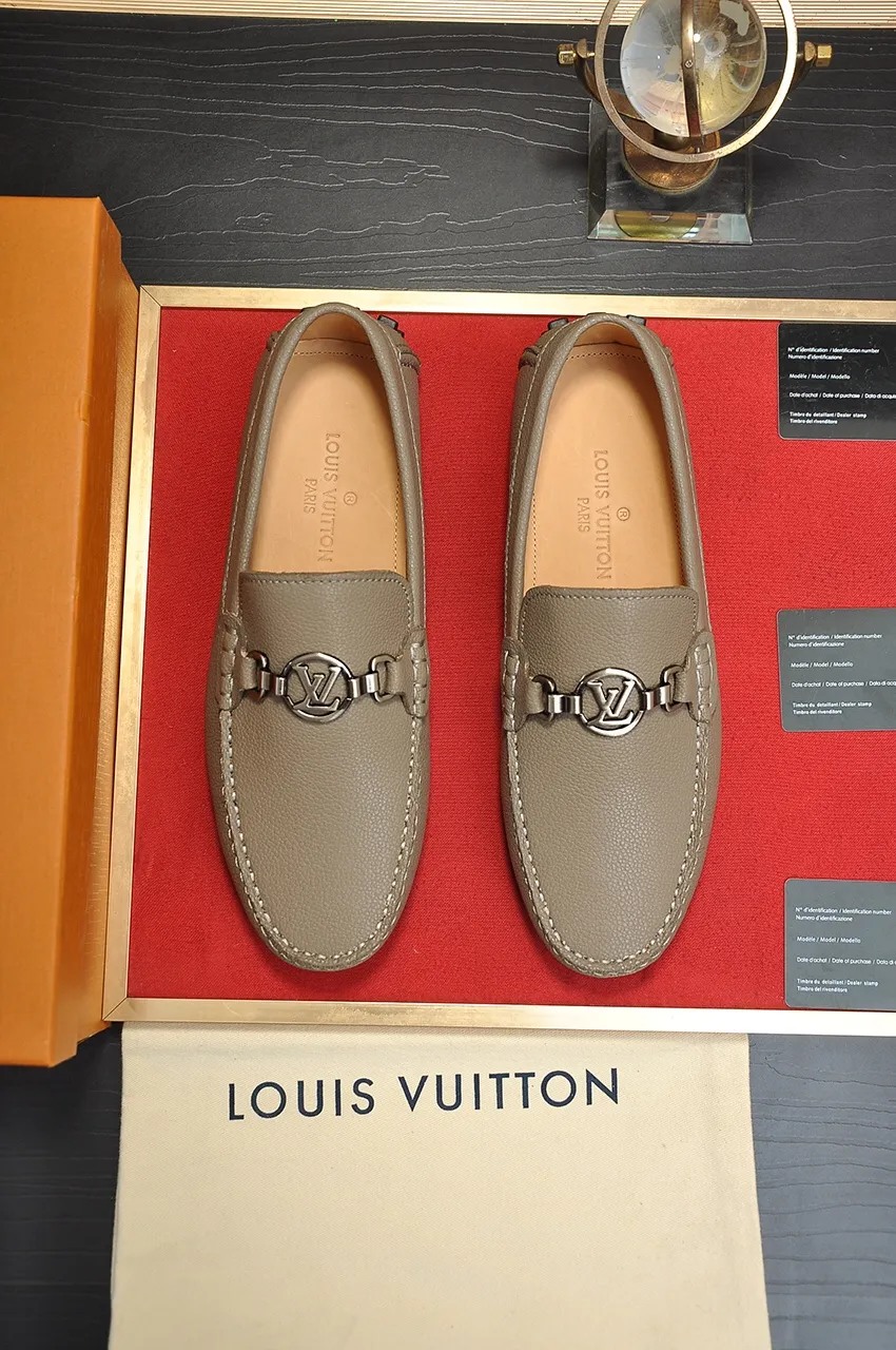 Men's men's shoes 💰420💶 [LV Doudou shoes] (water-dyed cowhide lining) new model is on the market, available on the official website. The new Doudou shoes are processed into single-color materials, and the uppers are made of imported horsehide leather. The body of the shoe is fully hemmed with mark thread, and is lined with imported original cowhide leather. The elegant shoe shape is super suitable for all-matching, and the size is 38-44.
